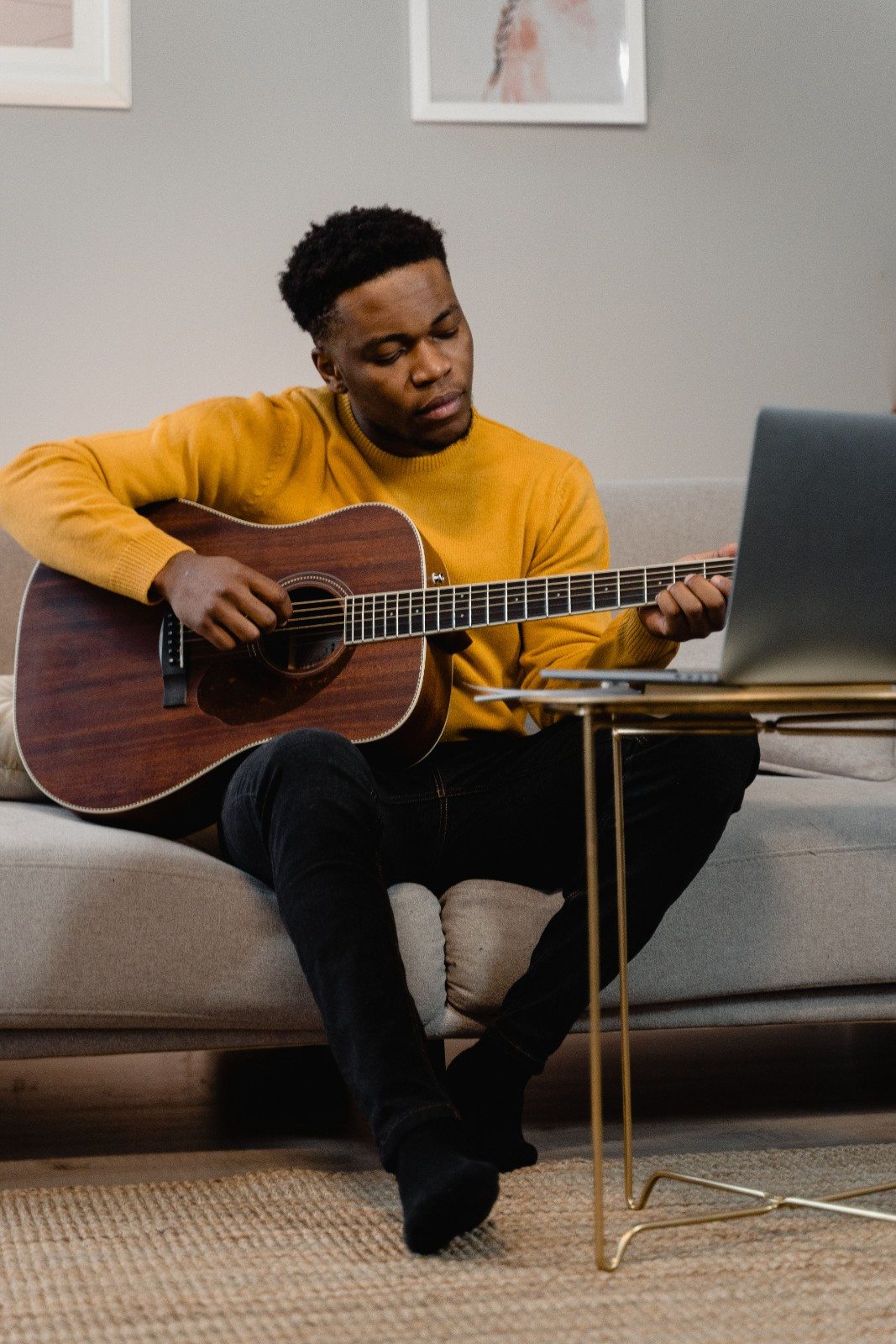 Iniya Music Guitar Classes